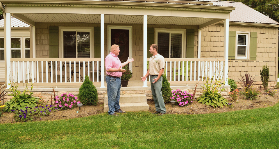 Grass Master talking with Cleveland, Ohio resident